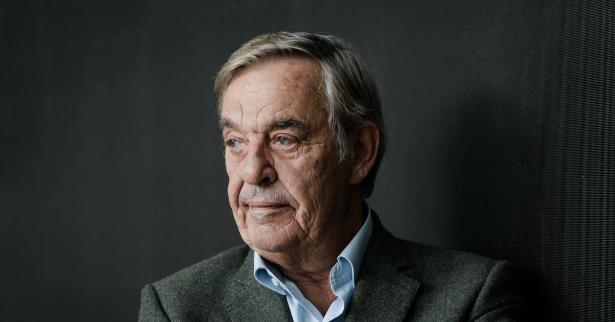 “As pessoas acham que se podem vender as praias todas da costa alentejana aos estrangeiros e tudo se compensa cantando o hino. É saloísmo”