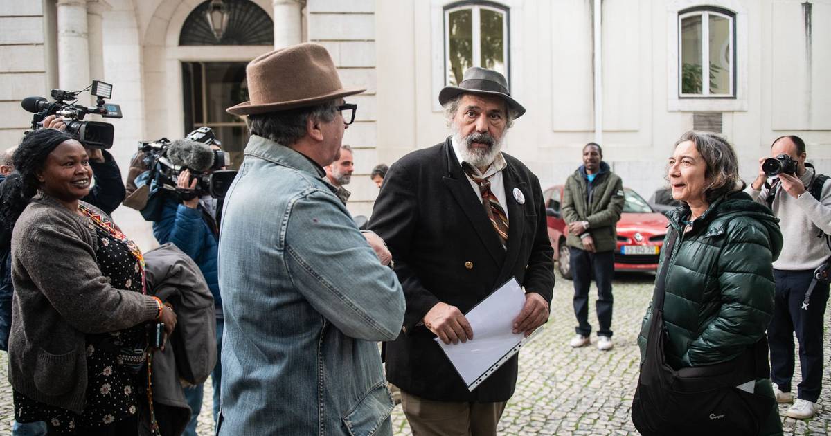Manuel João Vieira foi ao Tribunal Constitucional formalizar candidatura: “Viva Portugal absurdo, luminoso e absolutamente necessário”