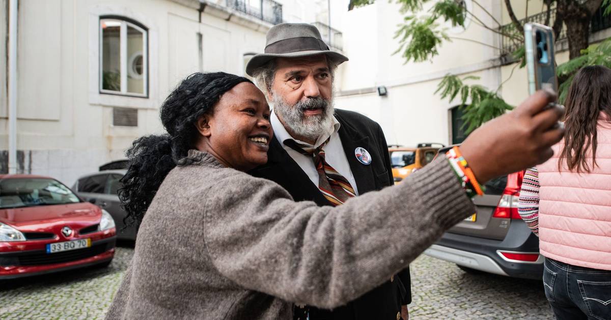 “Eu não apoio o candidato Vieira nem que me paguem”: Manuel João Vieira partilha mensagens de “desapoio total” de Jel, Manel Cruz e Tó Trips