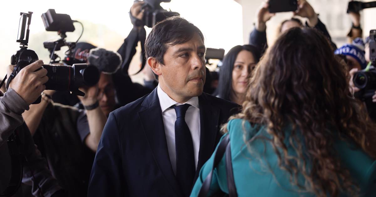 Médico que forneceu drogas ao ator Matthew Perry foi condenado a dois anos e meio de prisão