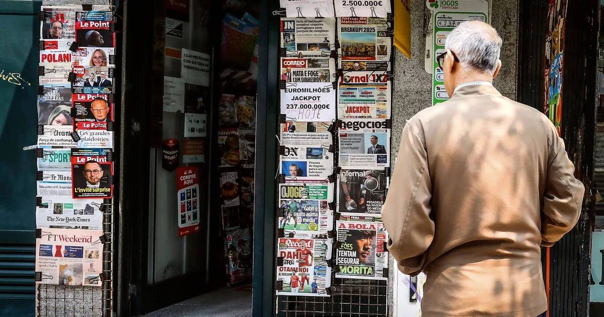 Governo admite soluções para distribuição de imprensa mas sem "passar um cheque a nenhuma empresa"