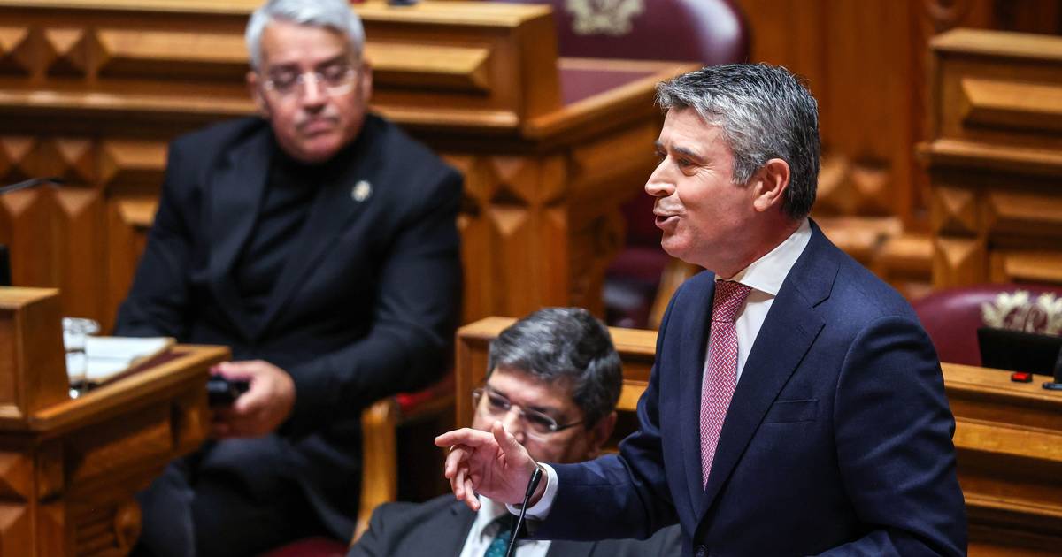 PS vai propor subcomissão para acompanhar compras militares, com aumento dos poderes do Parlamento na área da Defesa