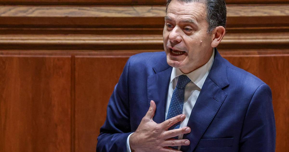 Montenegro aumenta objetivos e fala de salário mínimo nos 1600 e médio nos 3 mil euros