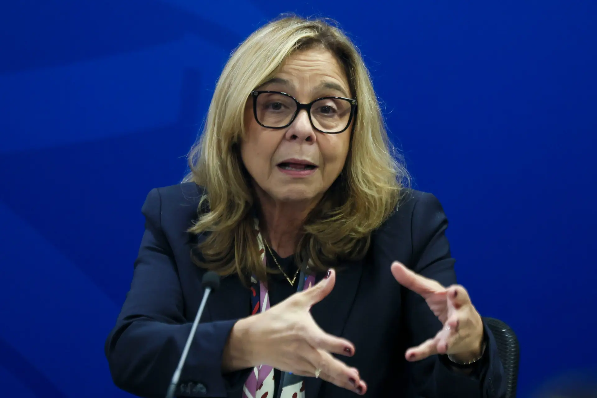 A ministra da Saúde, Ana Paula Martins, numa conferência de imprensa sobre o aumento da atividade gripal