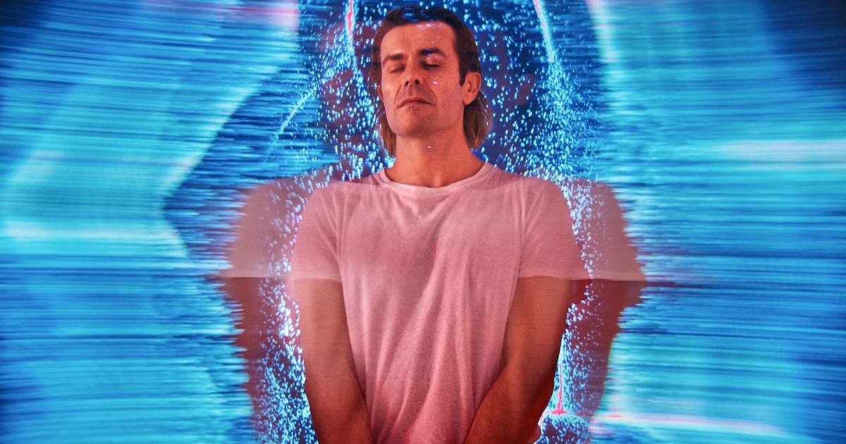 Teatro: Clicamos em “carne.exe” e encontramos Albano Jerónimo a contracenar com a IA