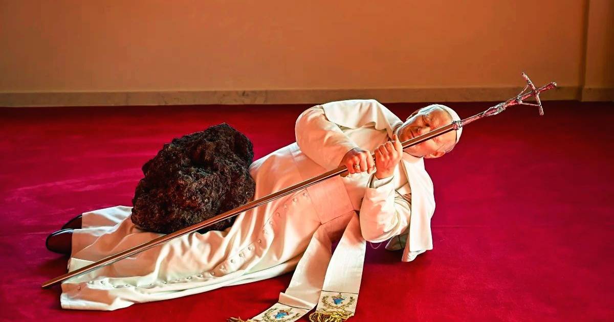 A inocência e o mal em Maurizio Cattelan numa das exposições do ano