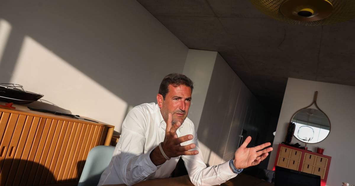 Antigo vice-presidente do PSD diz que viagem à China de Hugo Soares exige explicações