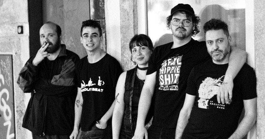 Quase Famosos: o inesgotável rock de Coimbra ruge agora com os Caustic, Babe!