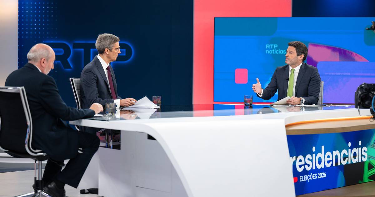 Verificação de factos: António Filipe demarca-se da 'geringonça' e André Ventura toma liberdades com dados da imigração e El Salvador