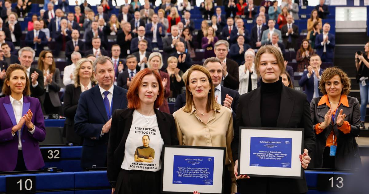 “A força por detrás dos horrores na Bielorrússia e Geórgia está a aproximar-se da Europa”: Parlamento Europeu galardoa jornalistas presos