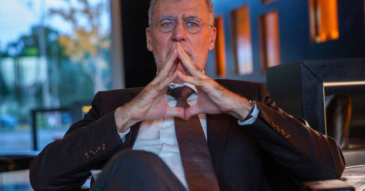 Gouveia e Melo diz que esclarecimentos de Marques Mendes sobre os seus rendimentos são “do maior interesse dos portugueses”