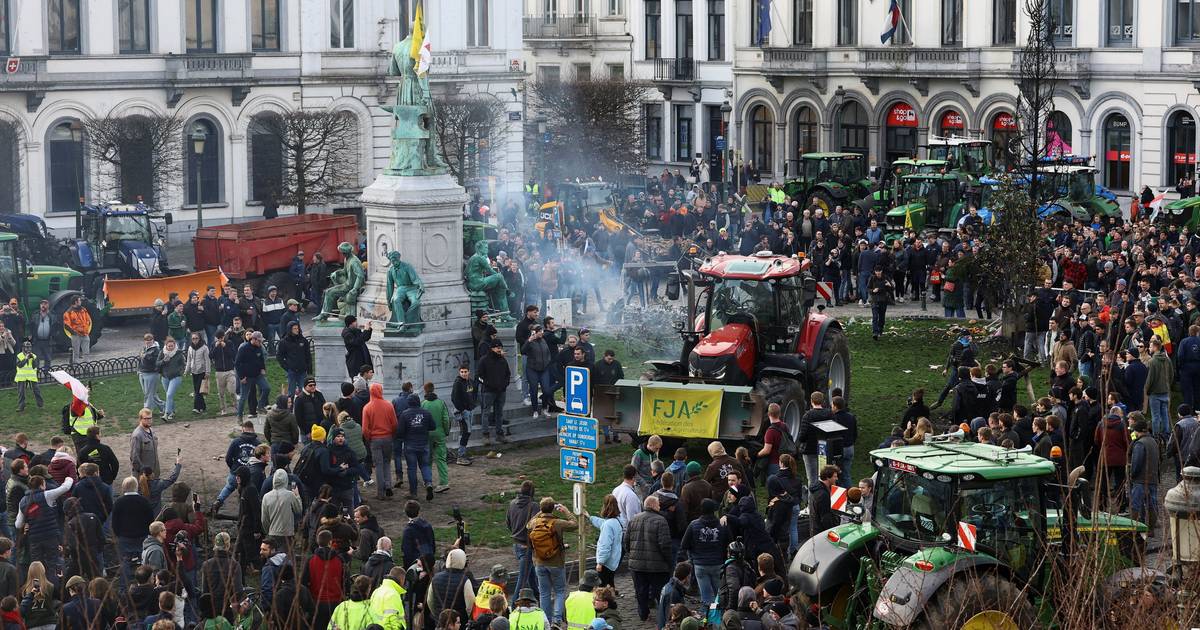Agricultores protestam em Bruxelas contra cortes na PAC e contra o acordo do Mercosul