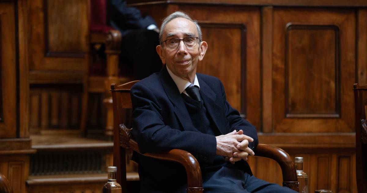 Constitucionalistas responsabilizam agentes políticos pelo incumprimento da Constituição