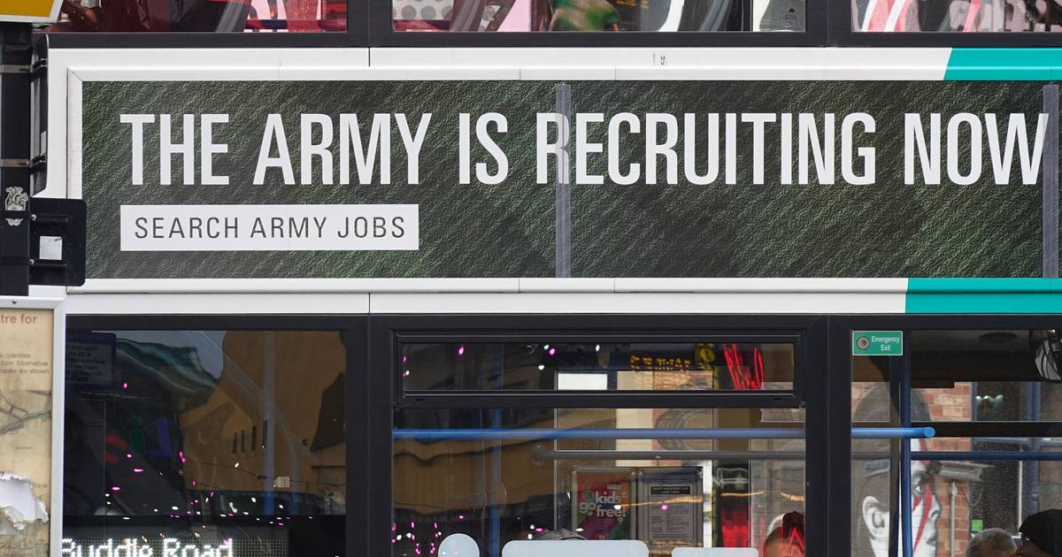 Reino Unido lança programa para jovens de ano sabático no serviço militar