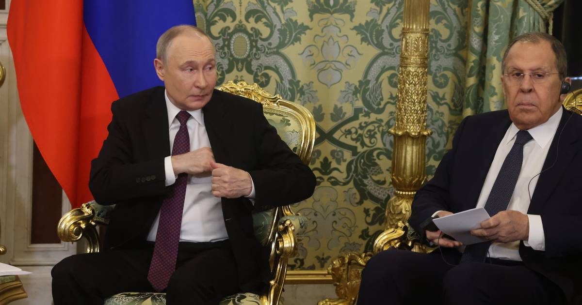 Moscovo afirma que Ucrânia tentou atacar a casa de Vladimir Putin com drones; Zelensky nega