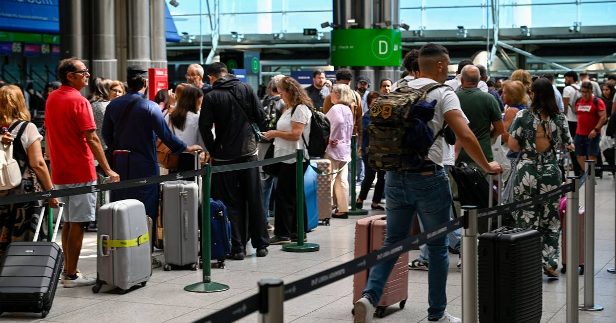 Sete horas de filas em Lisboa: companhias aéreas falam em custos graves