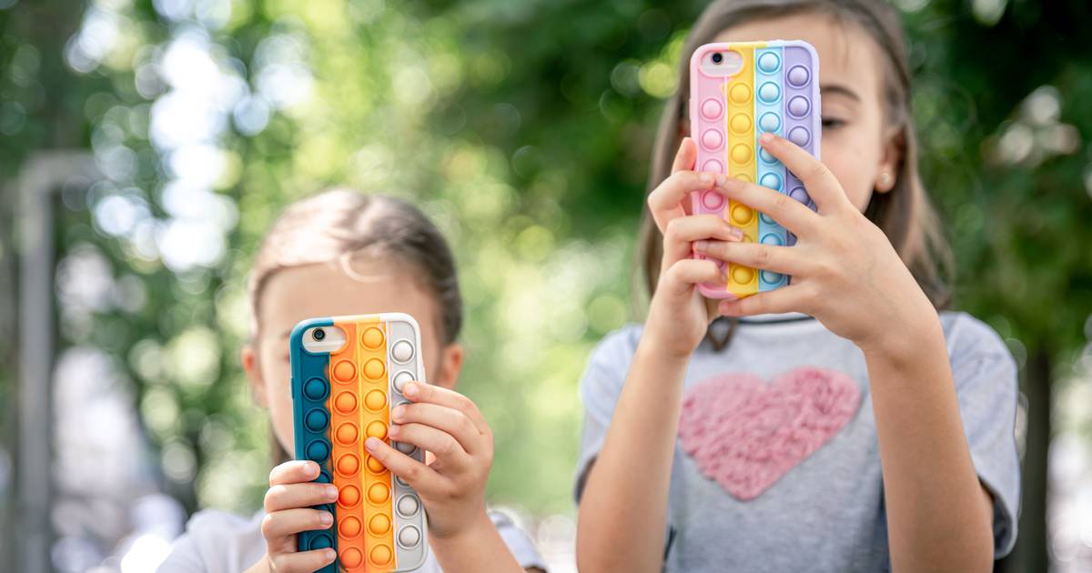 As redes sociais vão mesmo ser proibidas a menores?