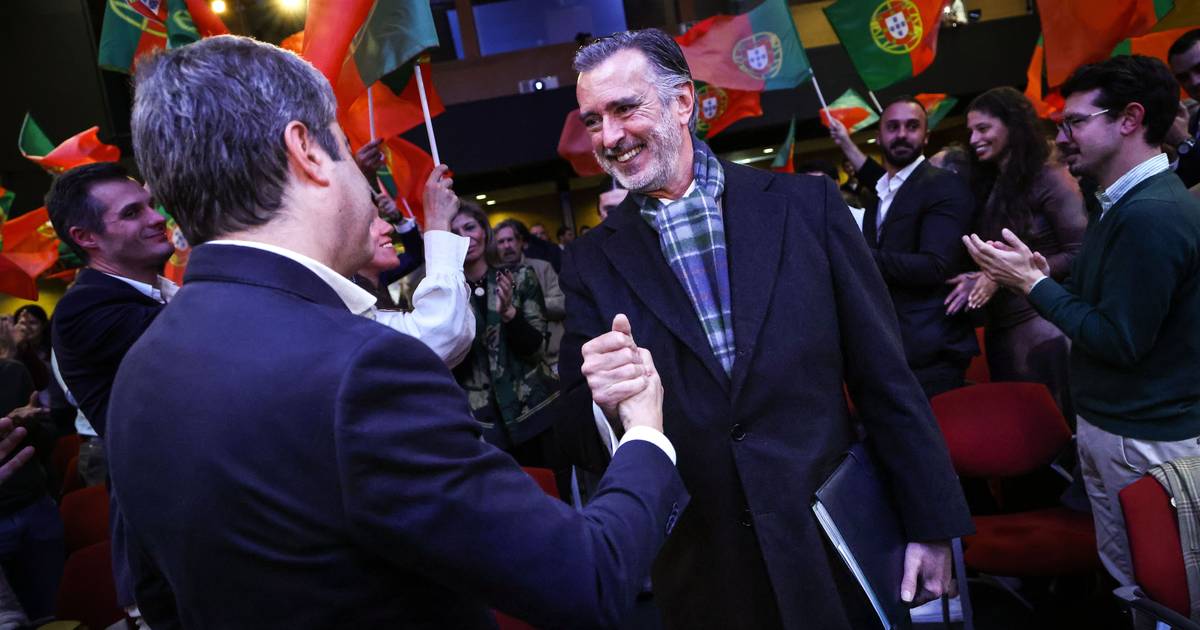 Cotrim responde a Montenegro e diz que "espírito reformista" de Sá Carneiro e a "coragem" de Passos estão "hoje na sua candidatura"