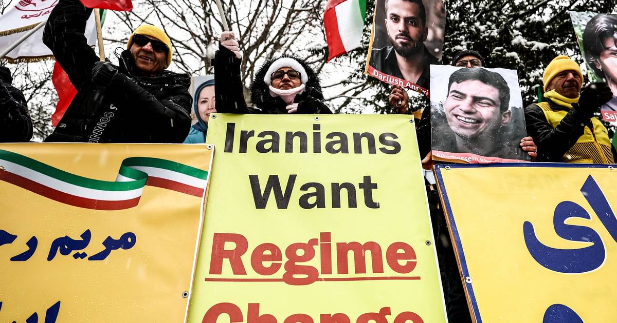 Irão: ONG denunciam mais quatro mortes em manifestações contra o aumento do custo de vida