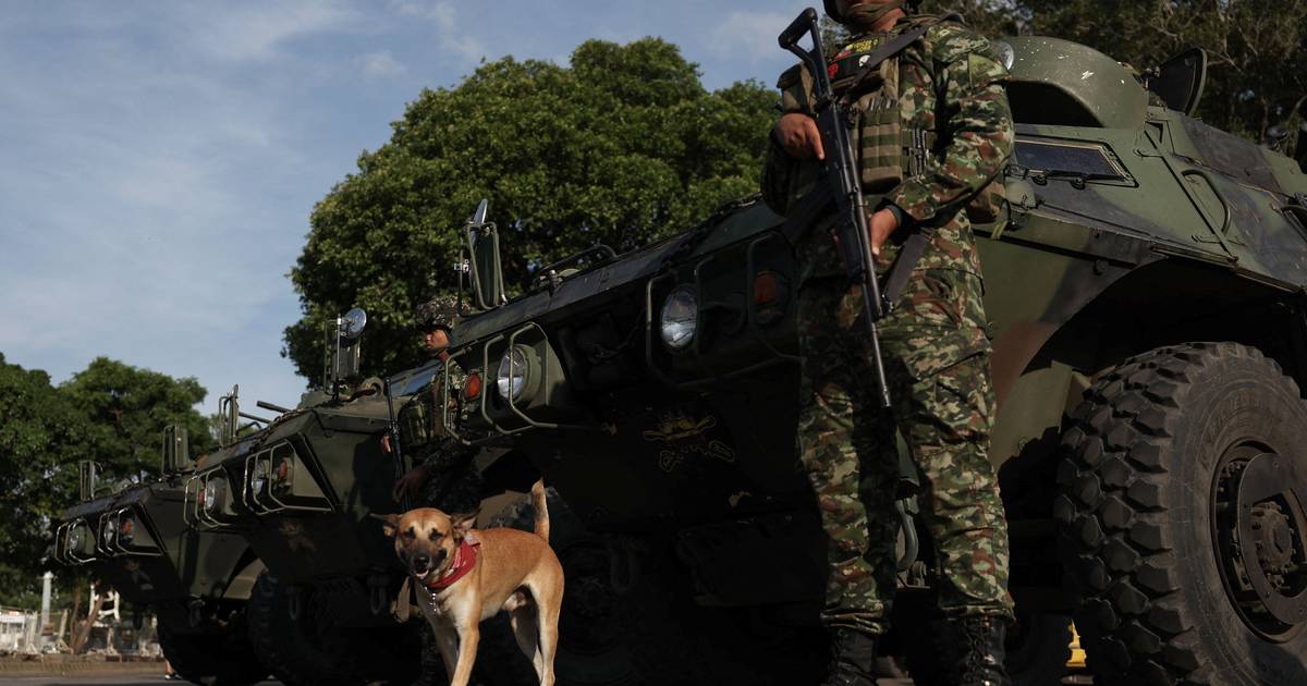 Trump disse ao Presidente da Colômbia para ter “cuidado” e o país mobilizou 30 mil soldados para a fronteira com a Venezuela