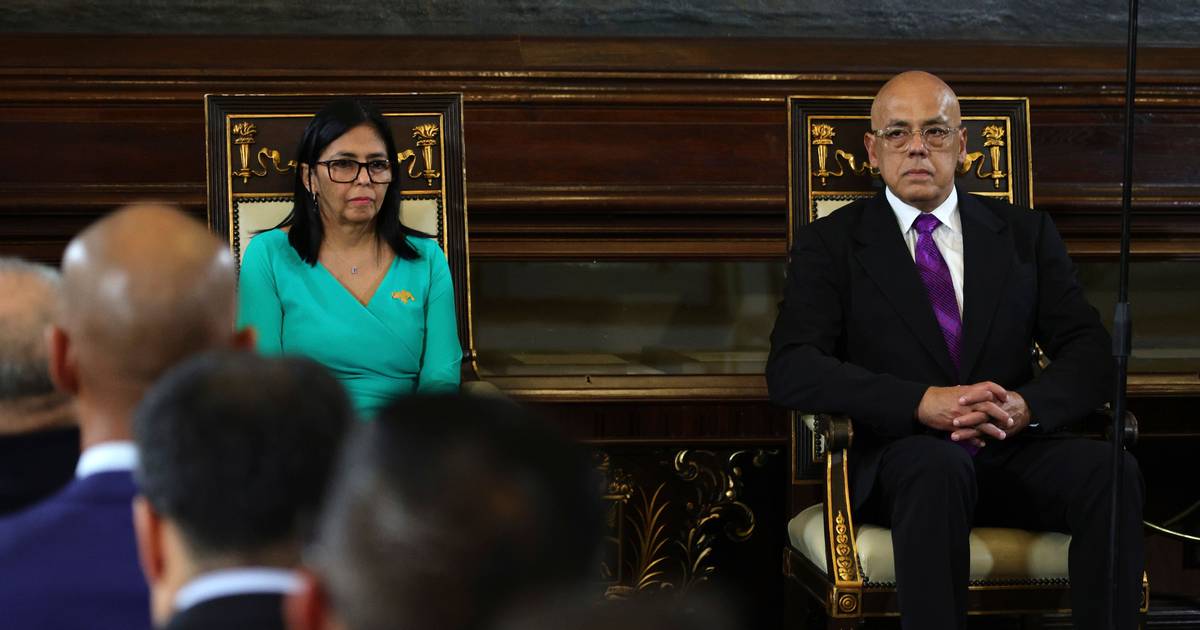 Delcy Rodríguez toma posse como presidente interina da Venezuela: “É com pesar que aqui estou, pelo rapto de dois heróis”