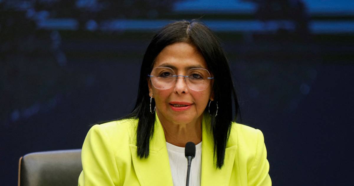 Nova Presidente da Venezuela convida Trump para "agenda de cooperação" comum e pressiona libertação de Maduro