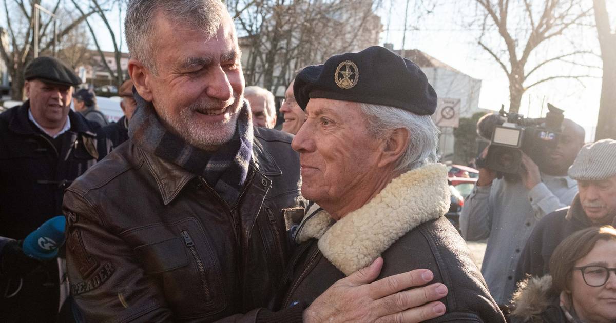 “Na televisão não o via sorridente. Hoje deixa-me melhor impressão”: Gouveia e Melo aposta na rua e alerta para os “sapos” na política