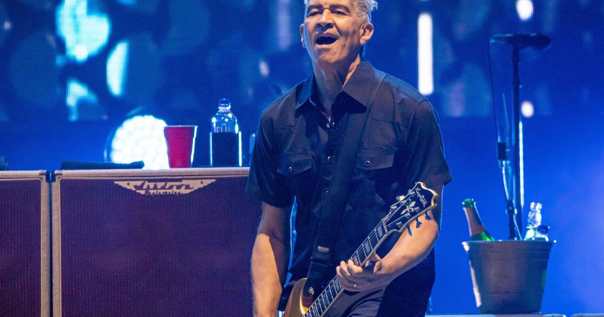 Pat Smear sofre acidente de jardinagem e falha concertos dos Foo Fighters