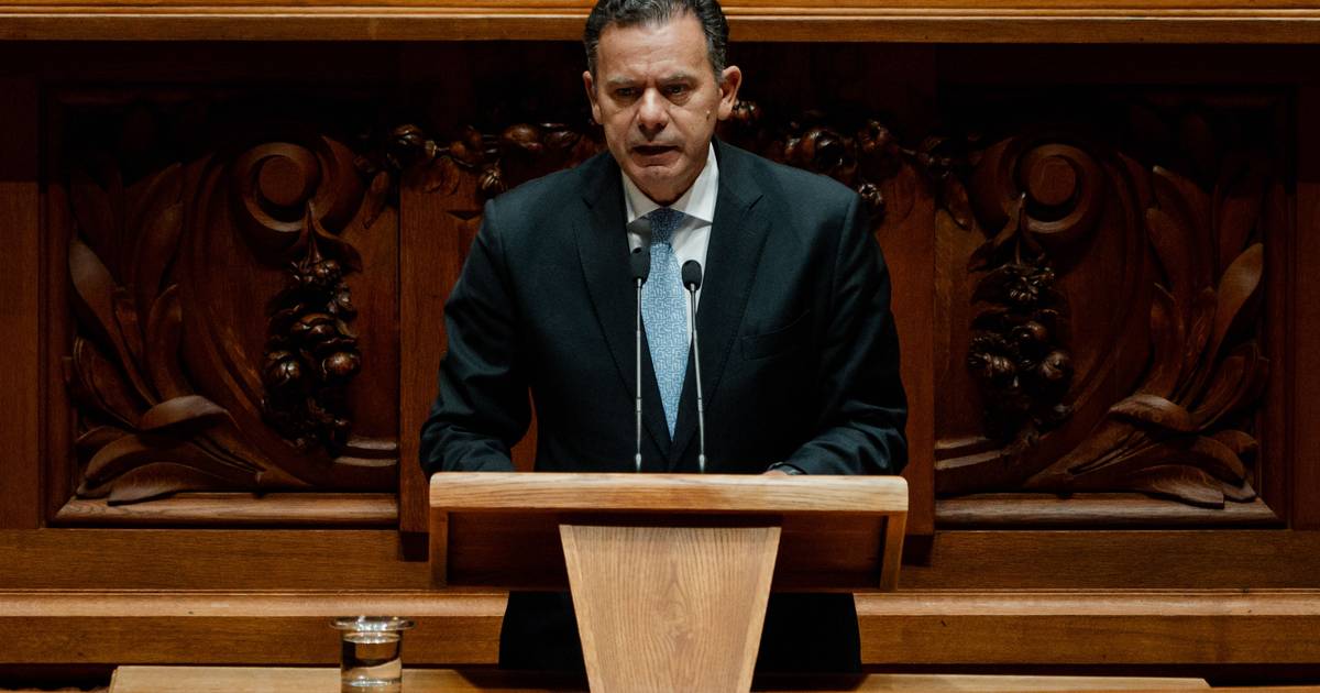 Primeiro-ministro anuncia 275 novas viaturas para o INEM e segura ministra da Saúde