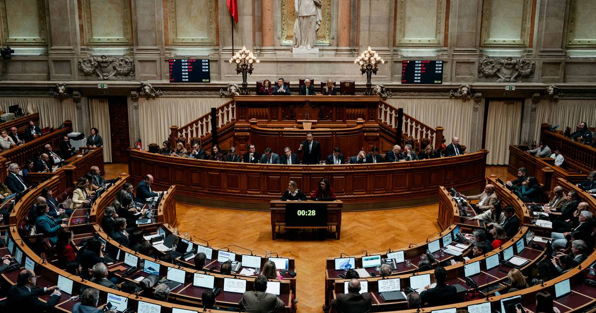 Deputados chumbam todas as iniciativas para reduzir ou acabar com propinas no ensino superior