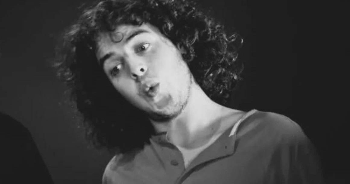 Como eram os Capitão Fausto no primeiro concerto a tocar originais, há 16 anos: as fotografias do baú