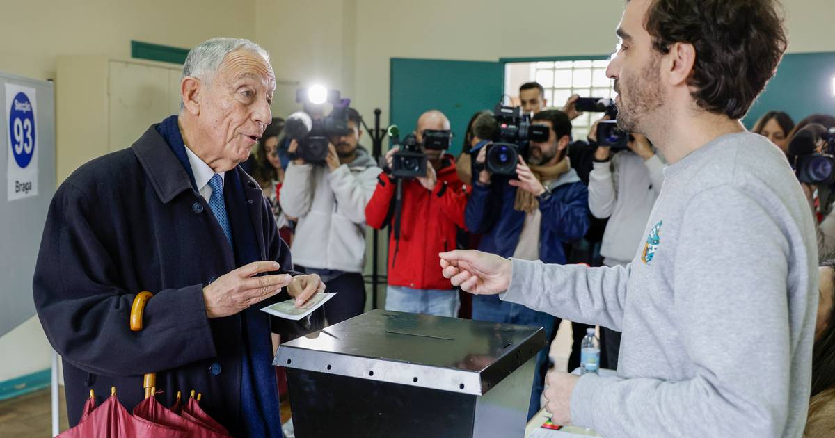 "Renovar é a força da democracia" e a vantagem do voto antecipado. Marcelo votou esta manhã