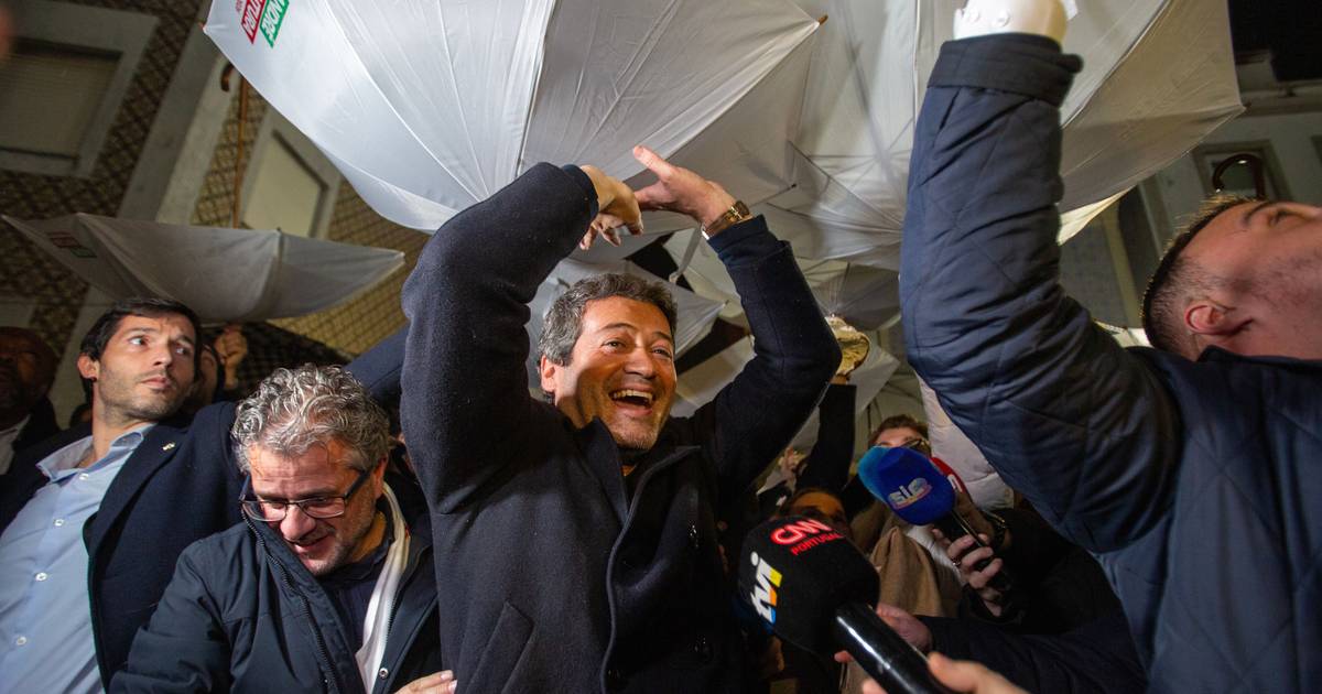 Ventura ‘sobreviveu’ à chuva de cavacas em Aveiro e agradeceu apoio no “Cavaquistão” de Viseu