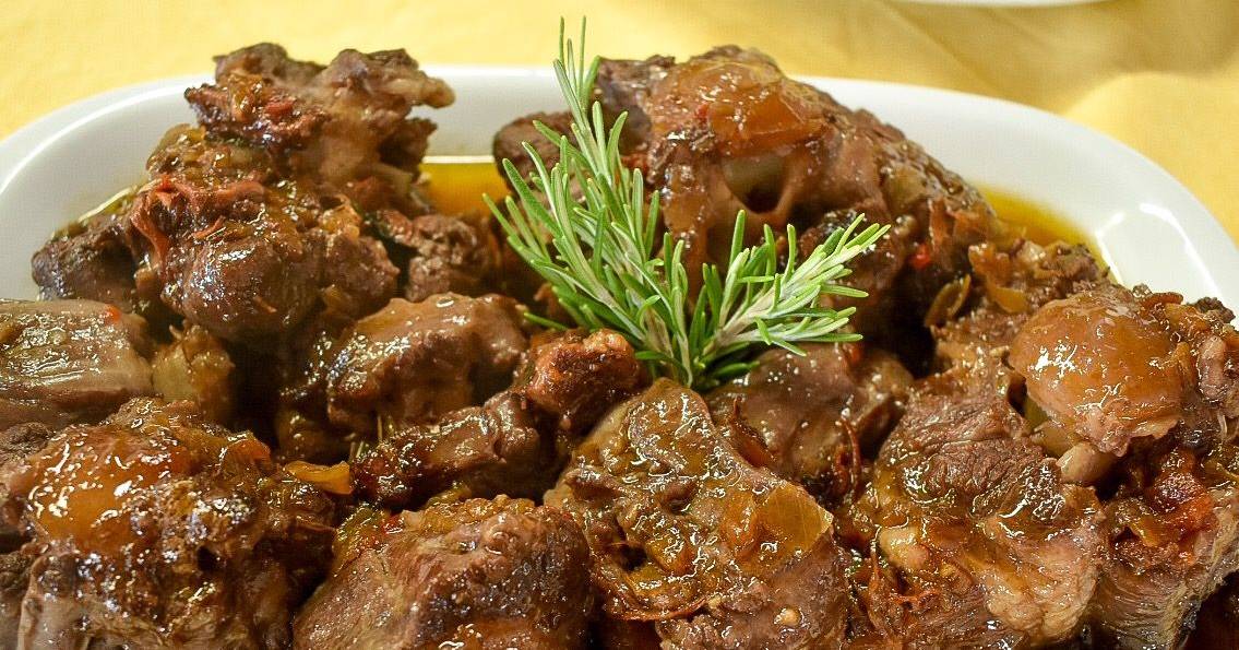 Foie gras de rabo de boi ou Cabrito estonado? Este restaurante em Sarilhos Grandes serve inovação e tradição