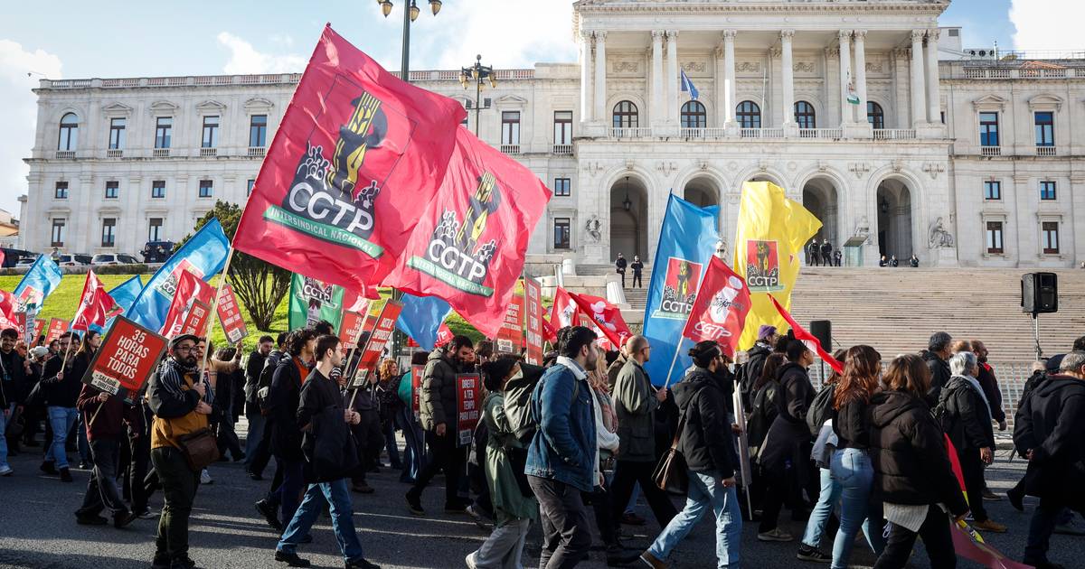 Esquerda pede "união" na luta contra o pacote laboral e acusa Governo de ter "grande lata"