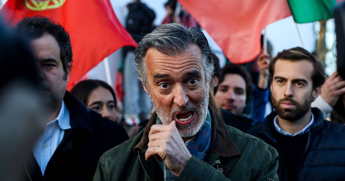 "Seria um serviço à nação": Cotrim promete "trunfos" e pede apoio ao líder do PSD