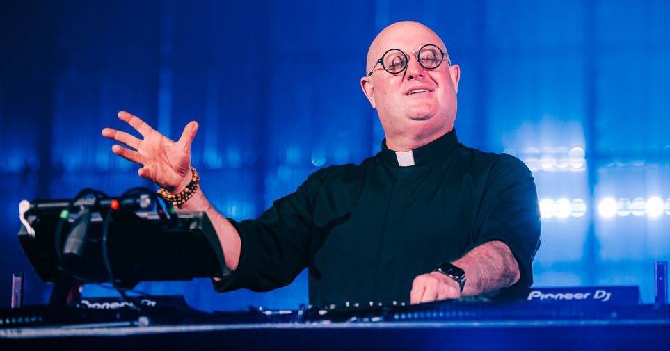 “Se não se sentem confortáveis com o que faço, rezem por mim”: Padre Guilherme enfrenta críticas ao atuar em discoteca no Líbano