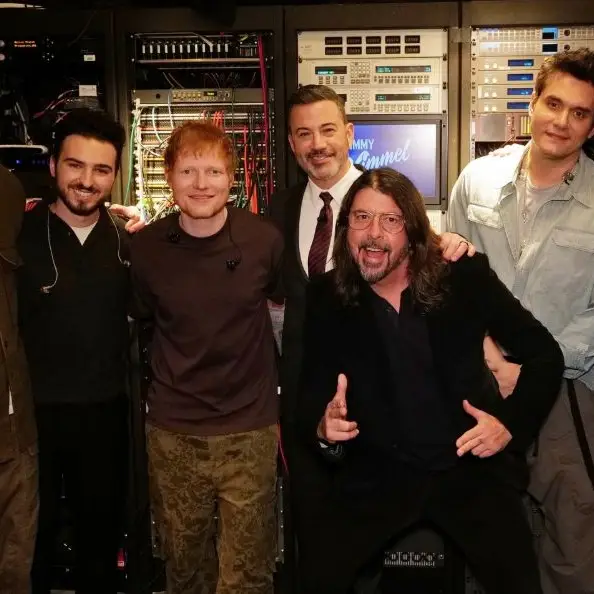 Ed Sheeran em palco com Dave Grohl e John Mayer a tocar uma “música rock a sério”: aconteceu e o vídeo está aqui - Expresso