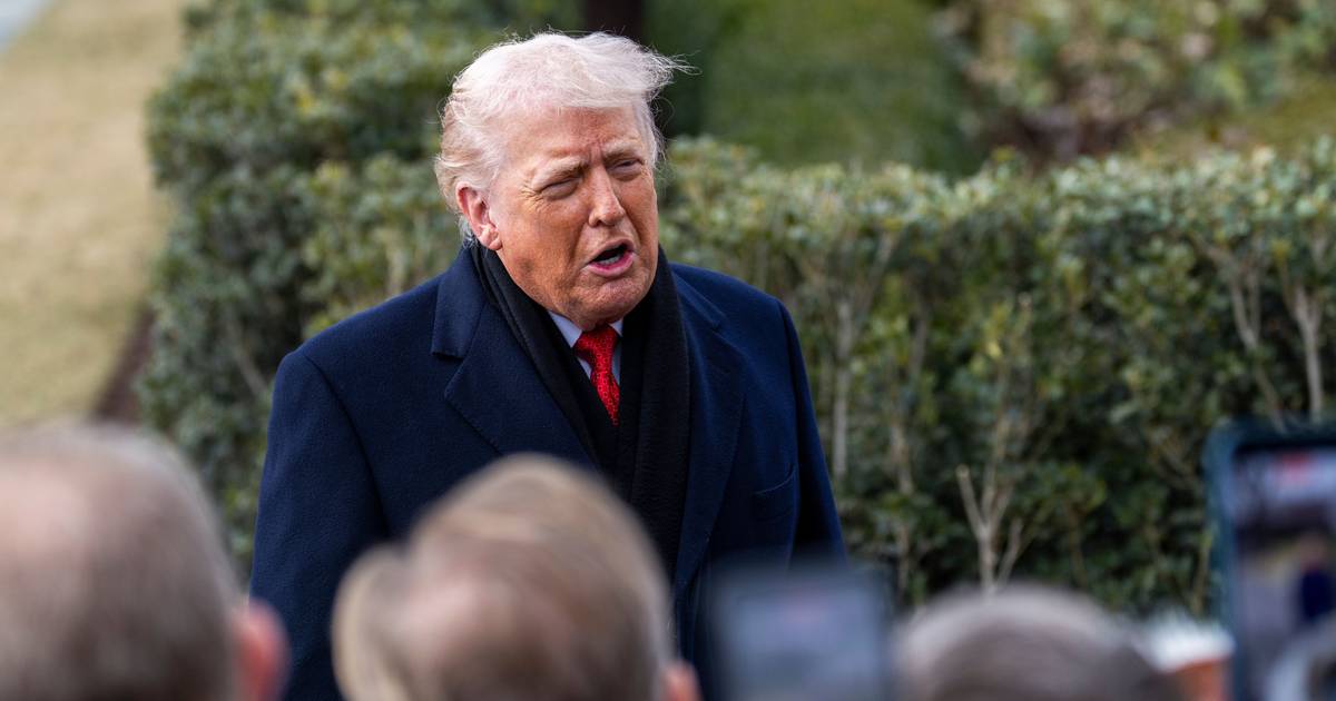 Donald Trump diz que é “hora de encontrar um novo Governo” para o Irão