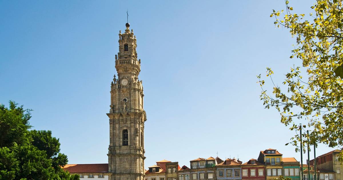 Torre dos Clérigos parcialmente evacuada devido a curto-circuito em bateria