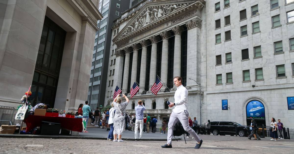 Bolsas no vermelho com agravamento da tensão entre EUA e Europa