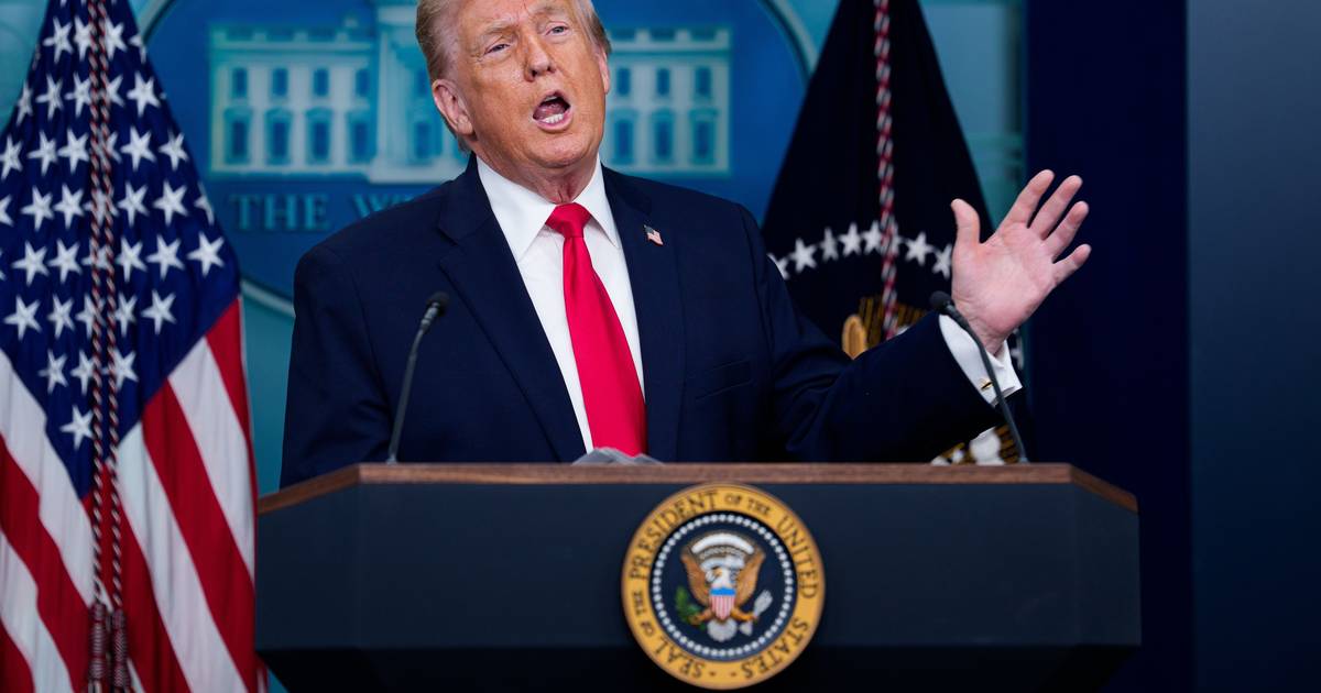 Trump assinala primeiro ano do segundo mandato com ameaças às “cidades-santuário para criminosos” e críticas a Joe Biden