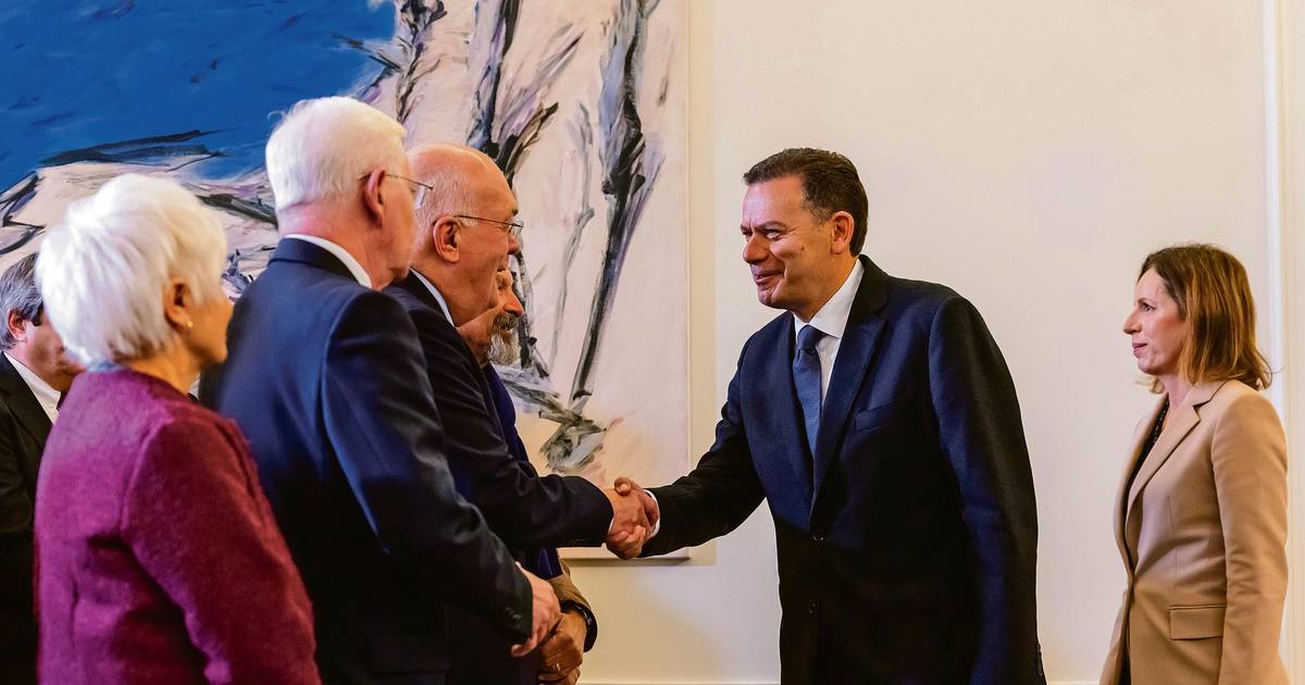 Civil Service: Government renews pay agreement until 2029