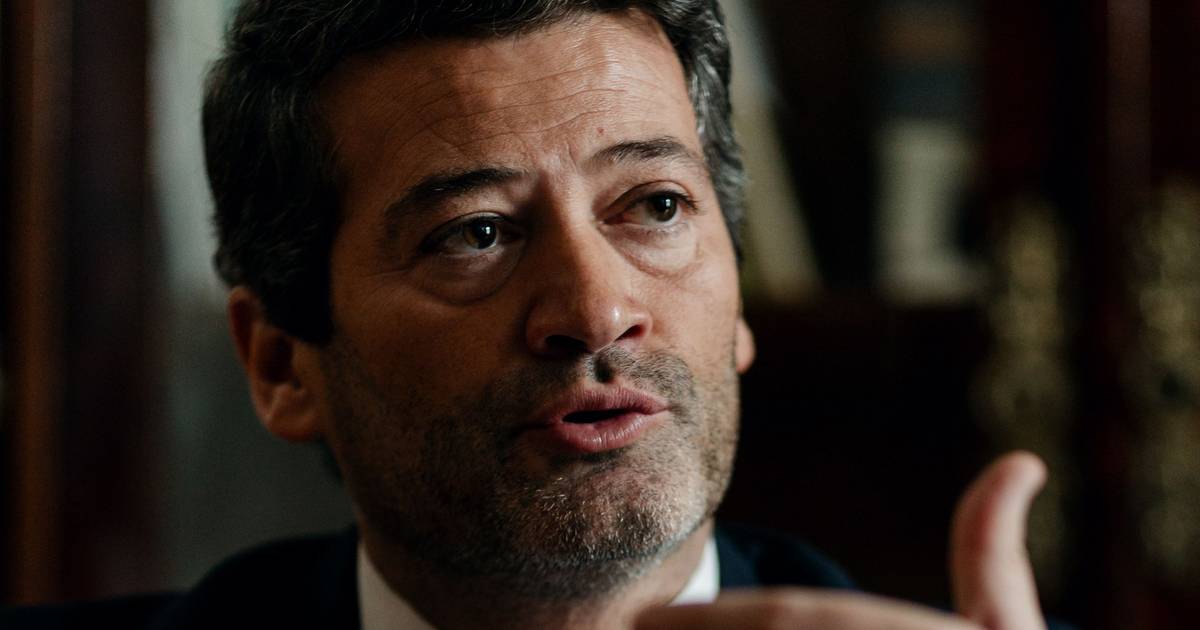 MP arquiva queixa contra cartazes do Chega sobre ciganos e Bangladesh