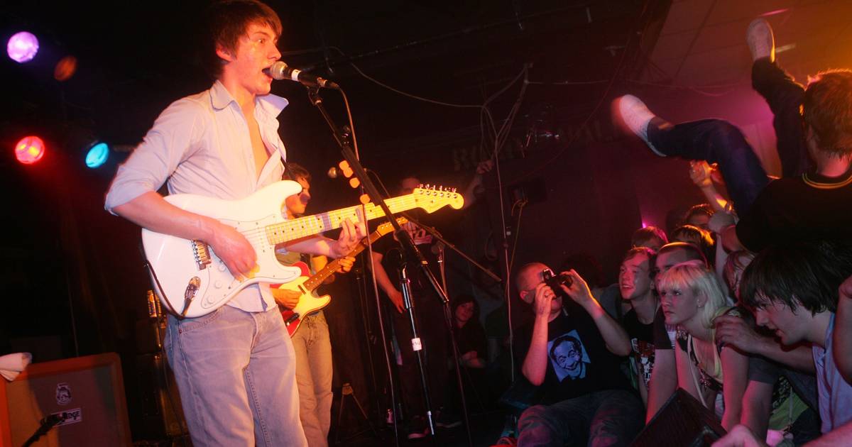 Arctic Monkeys' debut album was released 20 years ago: a return to a world of discoveries on Myspace, indie bars and teenage fervour