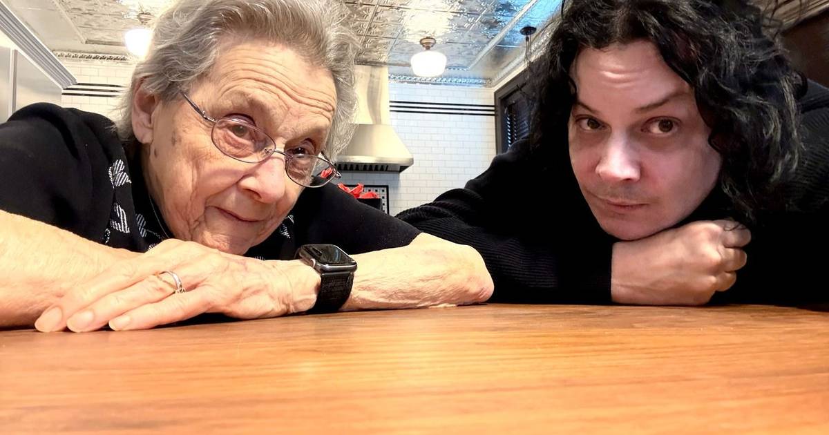 Jack White recorda a mãe, Teresa, falecida aos 95 anos: “Era muito engraçada, e não percebia o quão engraçada era”