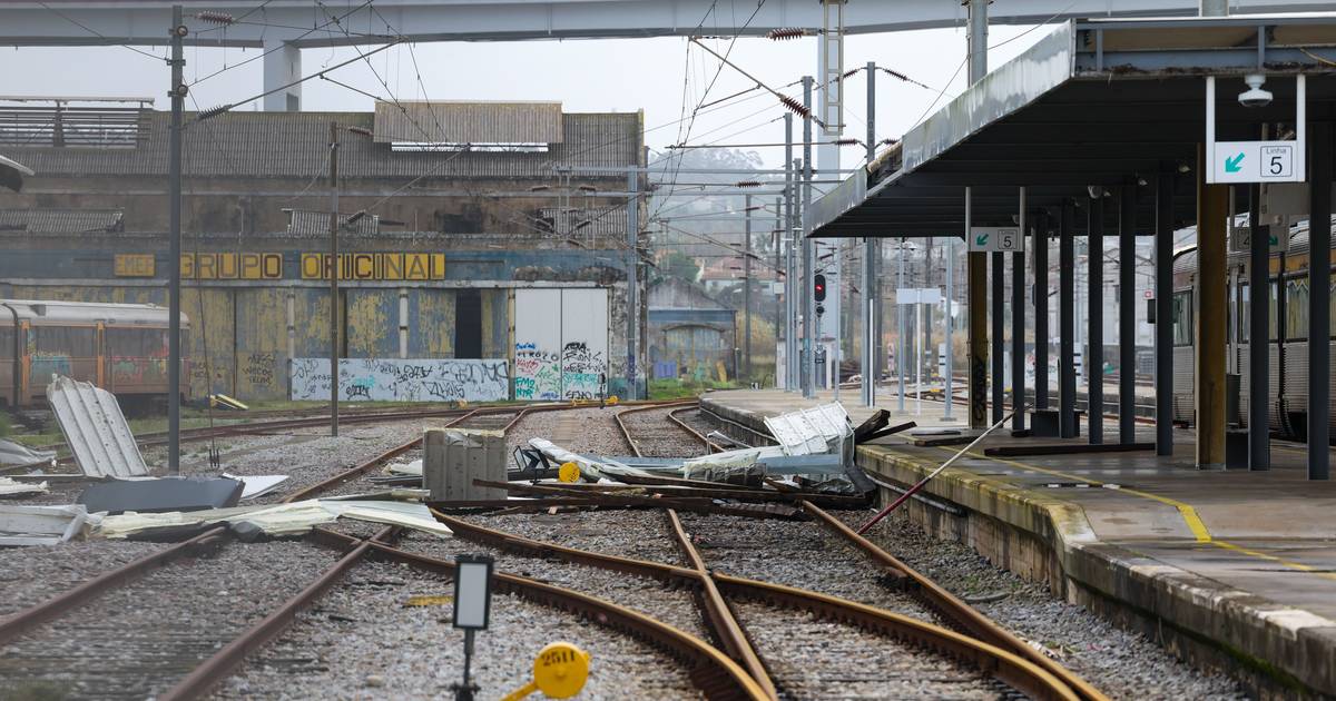 Rail traffic suspended on sections of the North, Douro, West, Beira Baixa, and Cascais lines