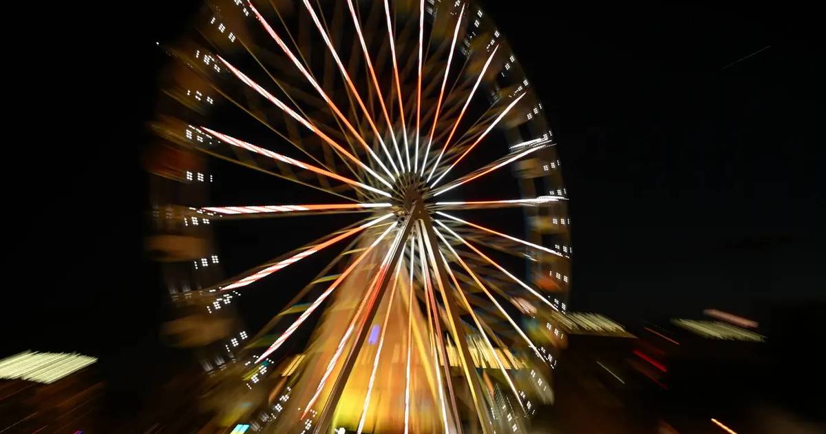 Storm Kristin topples Ferris wheel in Figueira da Foz