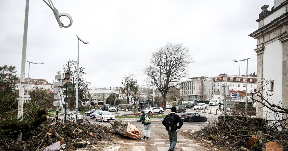 No power, no water and no mobile phones: on the streets of Leiria the question keeps being asked — "Do you know what's going on?"