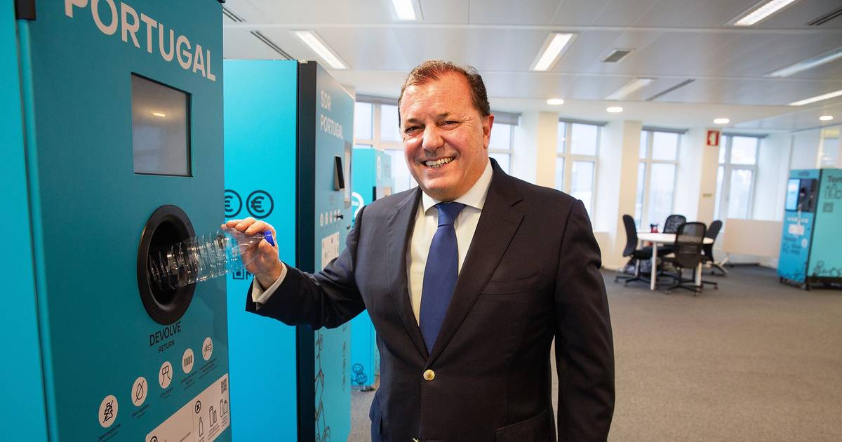 Supermarkets spend €100 million on new machines to collect plastic bottles and cans